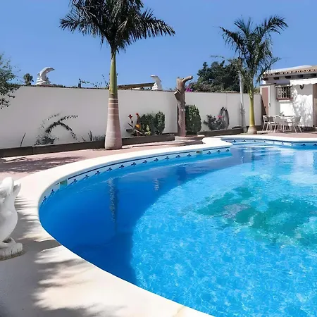 Casas Con Piscina Compartidas Garaje Y Wi-fi Holiday home *